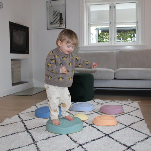 Spill med Simone Lucas